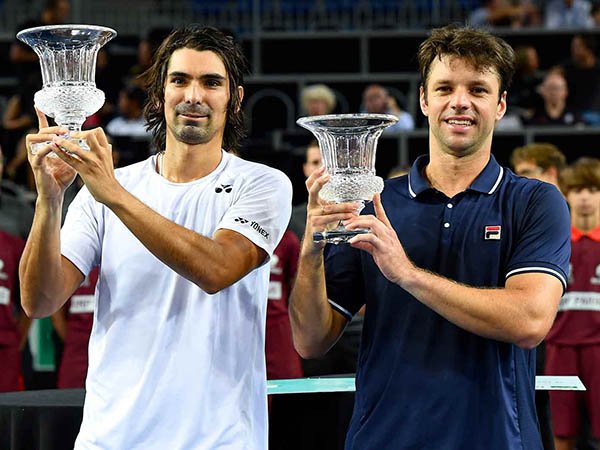 Berita Tenis: Pasangan Julio Peralta dan Horacio Zeballos Klaim Gelar Ketiga Mereka Musim Ini
