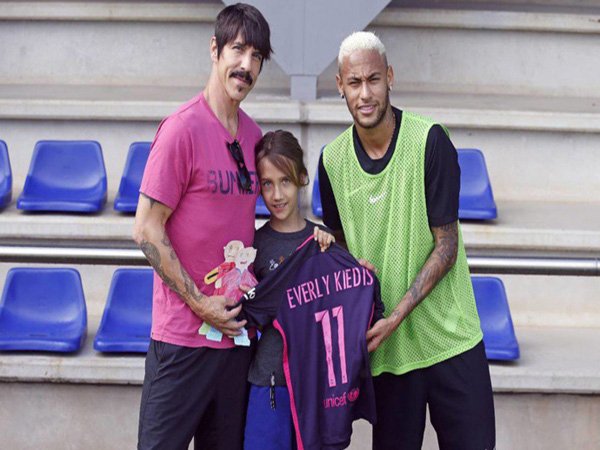 Berita Liga Spanyol: Vokalis Red Hot Chili Peppers Kunjungi Sesi Latihan Barcelona