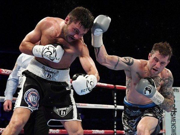 Berita Tinju: Kalahkan Kiryl Relikh, Ricky Burns Pertahankan Gelar Super Ringan WBA