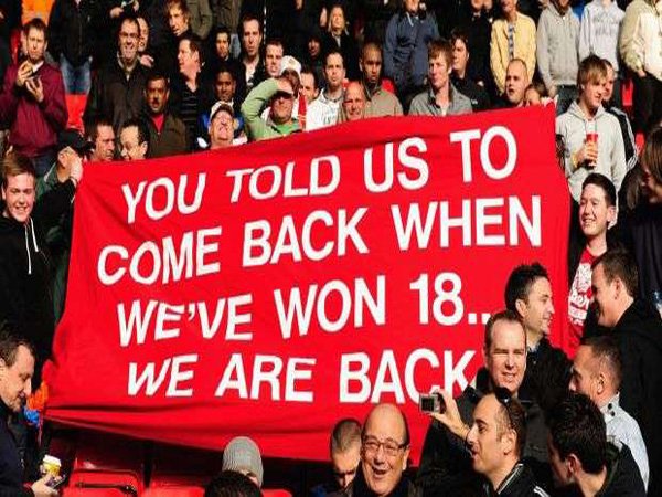 Berita Liga Inggris: Momen Ikonik Laga Liverpool vs Manchester United