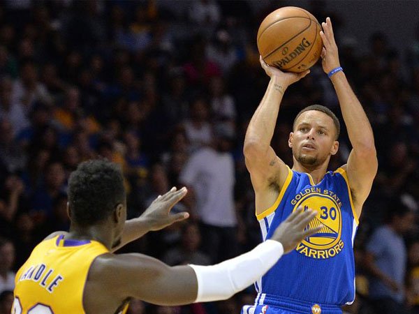 Hasil Pramusim NBA: Stephen Curry Cetak 32 Poin, Warriors Tekuk Lakers
