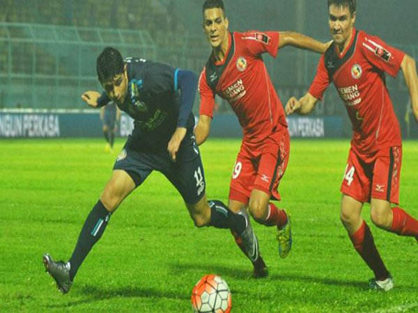 Berita TSC 2016: Gelandang Arema Sakit, Terancam Gagal Tampil Kontra Semen Padang