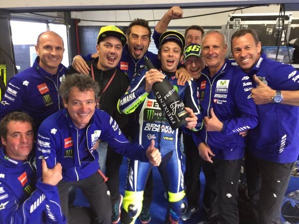 Berita MotoGP: Dihadang Cuaca Ekstrim di Sepang, Valentino Rossi Tetap Targetkan Juara