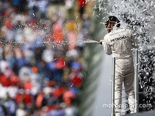 Berita F1: Juarai GP Meksiko, Lewis Hamilton Kini Samai Rekor Legenda F1 Alain Prost