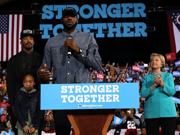 Berita Basket: Reaksi LeBron James Atas Kekalahan Hillary Clinton dalam Pilpres AS