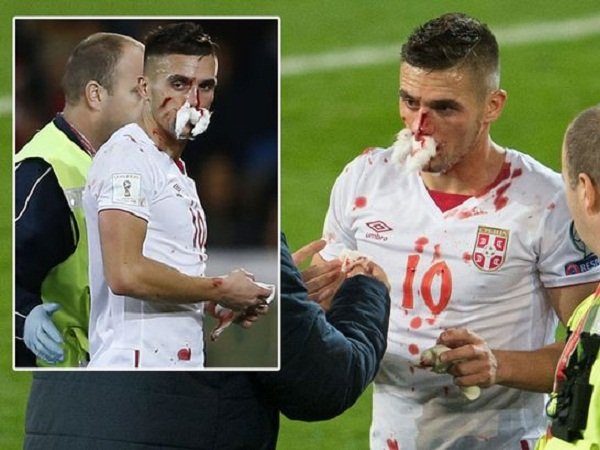 Berita Liga Inggris: Berlumuran Darah, Fans Southampton Khawatirkan Kondisi Dusan Tadic