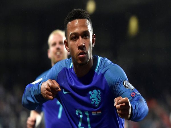 Berita Liga Inggris: Dikaitkan Dengan Everton, Memphis Depay Akhirnya Buka Suara