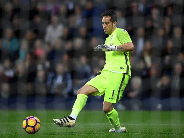Berita Liga Spanyol: Claudio Bravo Lebih Tertekan Ketika Bermain di Barcelona