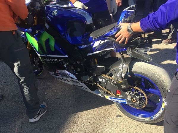 Berita MotoGP: Valentino Rossi Kecelakaan di Sesi Uji Coba Pramusim, Motor Anyarnya Hancur