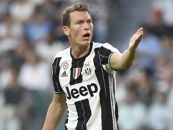 Berita Transfer: Lichtsteiner Mengaku Bahagia di Juventus