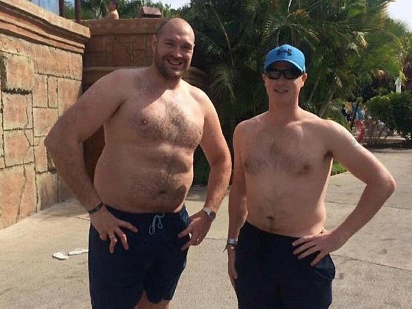Berita Tinju: Tyson Fury Nikmati Masa Santai, Terlihat Semakin Gemuk