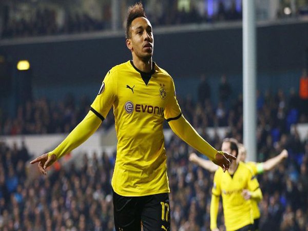 Berita Liga Jerman: Aubameyang Isyaratkan Bertahan Lebih Lama di Dortmund