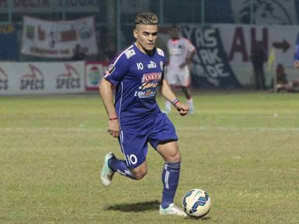Berita TSC 2016: Madura United tumbang, Arema Cronus kokoh di puncak