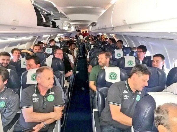 Berita Sepak Bola: Para Fans Berkumpul di Stadion Sebagai Bentuk Duka Tragedi Chapecoense