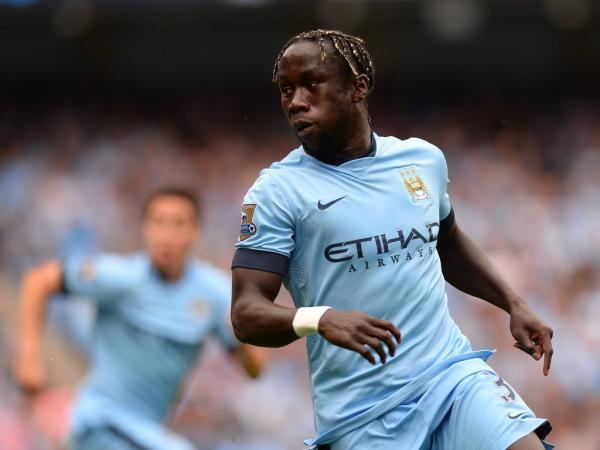 Berita Liga Inggris: Bacary Sagna Merasa Masa Depannya di Man City Belum Jelas 