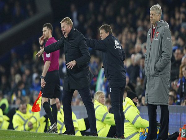 Berita Liga Inggris: Koeman Tertawakan Sikap Wenger yang Kembali Salahkan Wasit