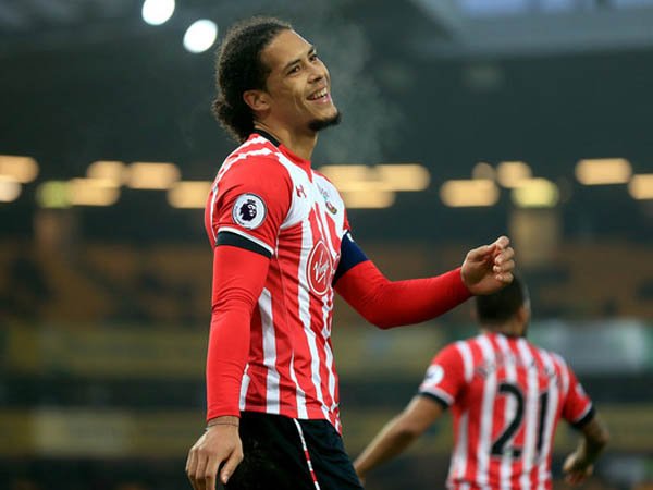 Berita Liga Inggris: Jan Molby Sarankan Liverpool Untuk Lirik Virgil Van Dijk