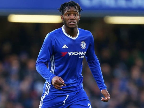 Berita Liga Inggris: Legenda Chelsea Dukung Conte untuk Lepas Batshuayi