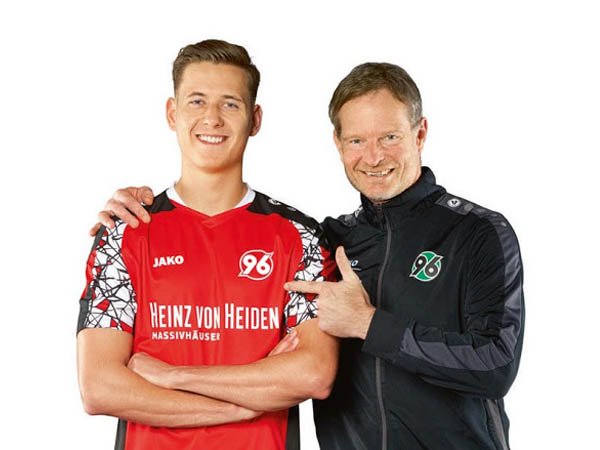 Ragam Sepak Bola: Rayakan Tahun Bersejarah, Hannover 96 Rilis Jersey Spesial