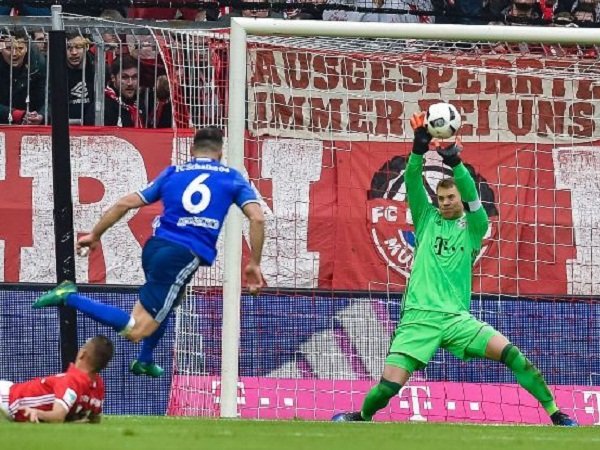 Berita Liga Jerman: Bayern Ditahan Schalke, Neuer Pasang Badan