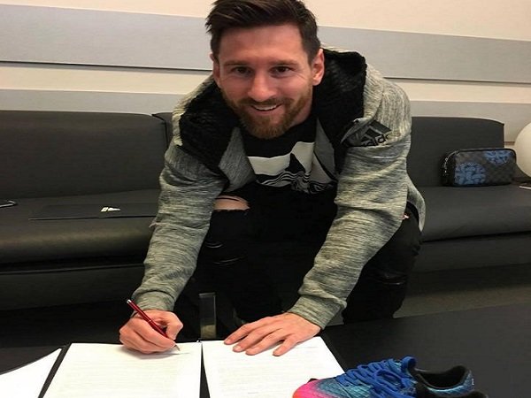 Berita Liga Spanyol: Wow! Messi Tanda Tangani Kontrak Baru Seumur Hidup