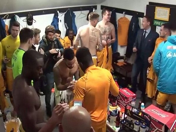 Berita Piala FA: Begini Cara Walcott Bayar Kesalahan pada Pemain Sutton