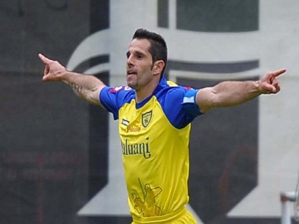 Berita Liga Italia: Jadi Penjamin Utang, Striker Chievo Dituntut Bank