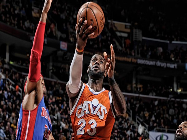 Berita Basket: Triple Double LeBron James Bawa Cavaliers Tundukkan Pistons