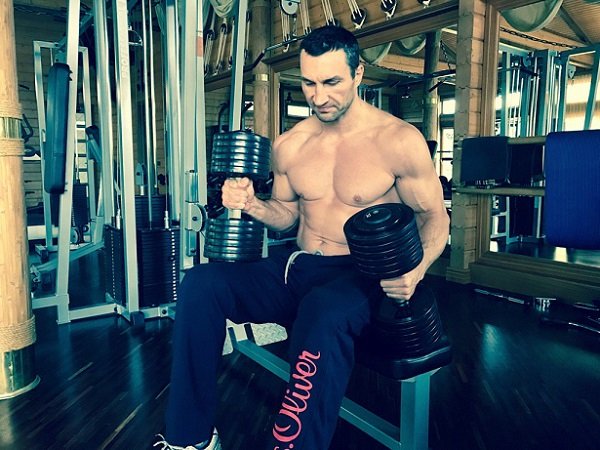 Berita Tinju: Klitschko Perkuat Otot Jelang Lawan Joshua, Ini Alasannya