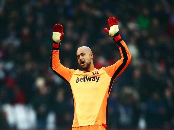 Berita Liga Inggris: Suporter West Ham Minta Adrian Kembali Jadi Starter