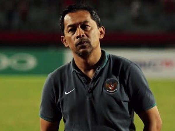 Berita Liga Indonesia: Aji Santoso Tantang Persib Mainkan Essien dan Cole