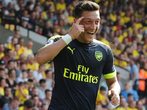 Berita Liga Inggris: Jawab Kritik, Ozil Tak Akan Ubah Gaya Permainan