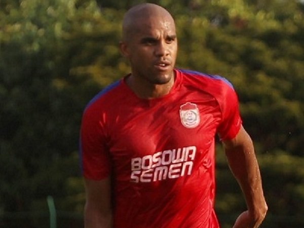 Berita Liga Indonesia: Reinaldo Bawa PSM Geser Persib dari Puncak Klasemen