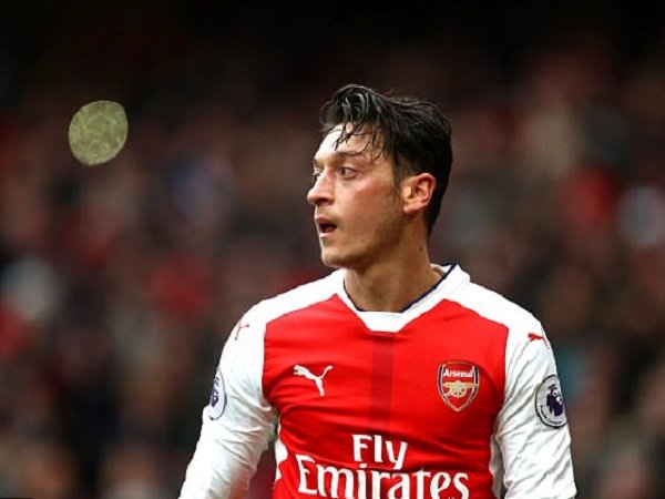Berita Liga Inggris: Ozil Redam Spekulasi Panas Transfernya dari Arsenal