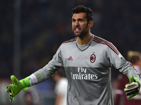 Berita Transfer: Milan Izinkan Diego Lopez Hijrah Permanen ke Espanyol