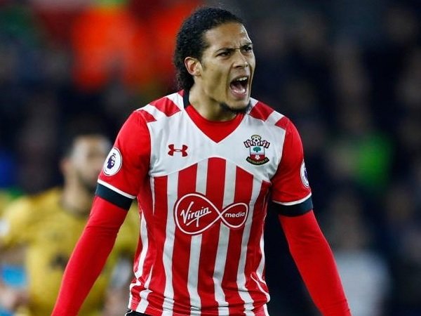 Berita Transfer: Southampton Akan Tolak Tawaran Rp1 Triliun untuk Van Dijk