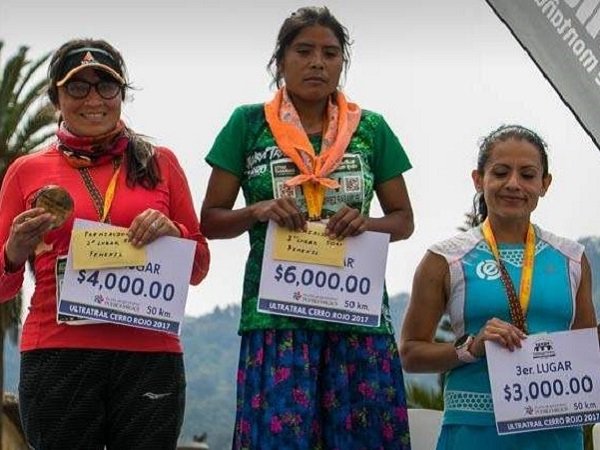 Berita Ragam: Pelari Bersandal Juara Maraton 50 Km