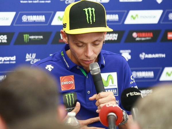 Berita MotoGP: Curhatan Rossi Soal Kecelakaan yang Dia Alami