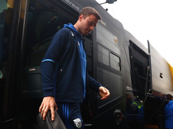 Berita Liga Inggris: Gareth McAuley Berharap Bisa Terus Bermain Bersama Jonny Evans