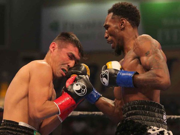 Berita Tinju: Menang Angka Mutlak Atas Shafikov, Easter Pertahankan Gelar Kedua Kalinya