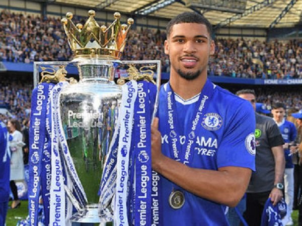 Berita Transfer: Butuh Banyak Pengalaman, Chelsea Pinjamkan Loftus-Cheek