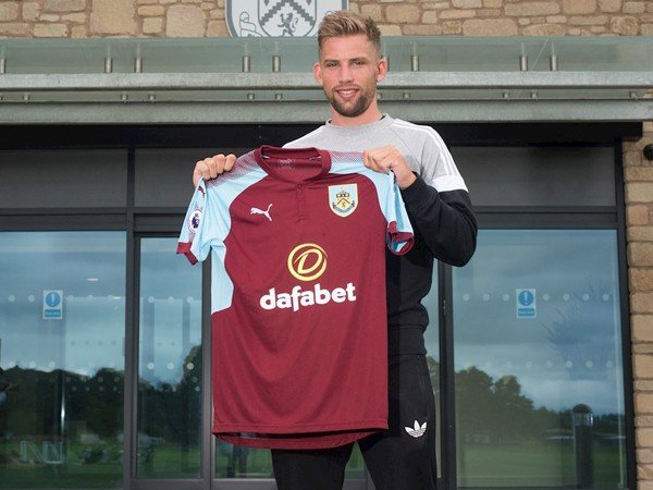 Berita Liga Inggris: Sean Dyche Senang Burnley Berhasil Datangkan Charlie Taylor