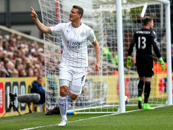 Berita Liga Inggris: Perlu Operasi, Robert Huth Absen Bela Leicester di Awal Musim