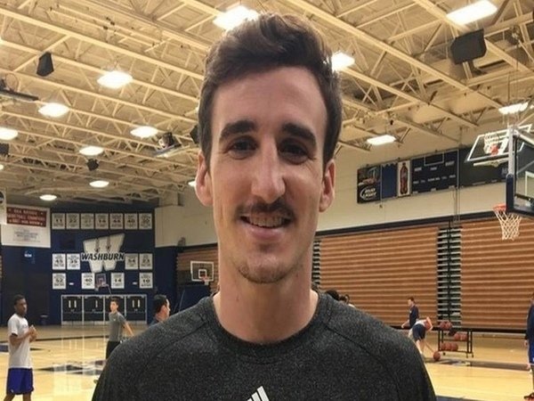 Berita Basket: Jack Whitman Tinggalkan University of Kansas