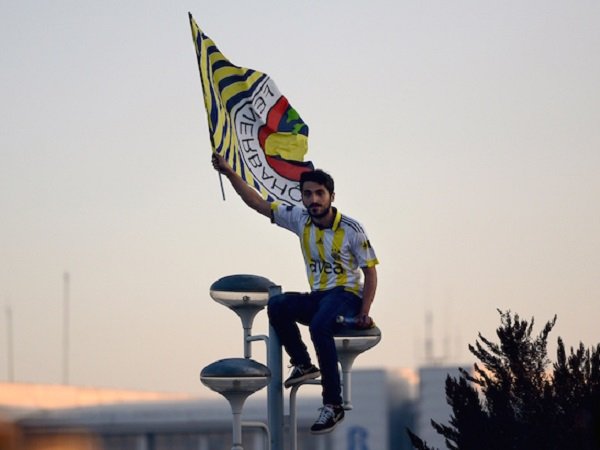 Berita Transfer: Bintang Muda AC MIlan Jadi Incaran Fenerbahce dan Everton