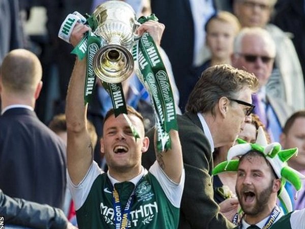 Berita Liga Skotlandia: Hibernian Masih Tunggu Jawaban Dari Striker Incaran Mereka, Anthony Stokes