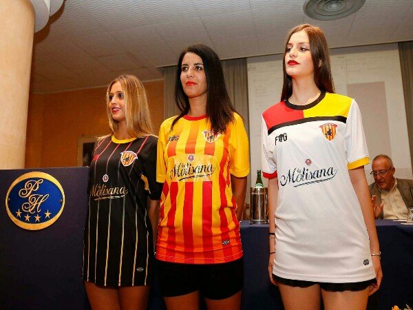 Berita Liga Italia: Klub Promosi Serie A Benevento Rilis Jersey Musim 2017-18