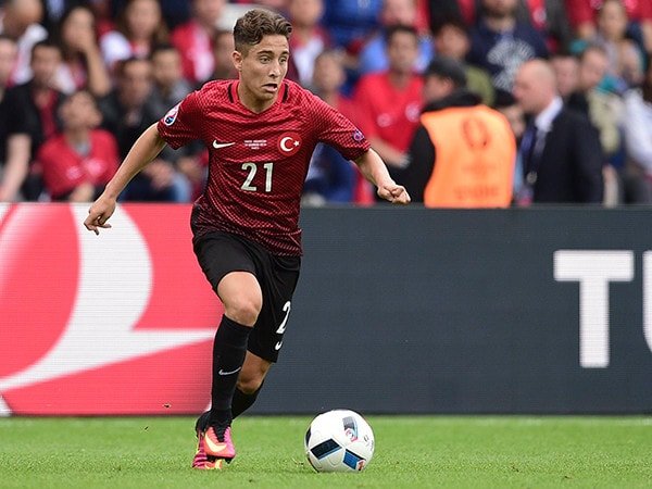 Berita Transfer: Agen Bantah Emre Mor Negosiasi dengan AS Roma dan Napoli
