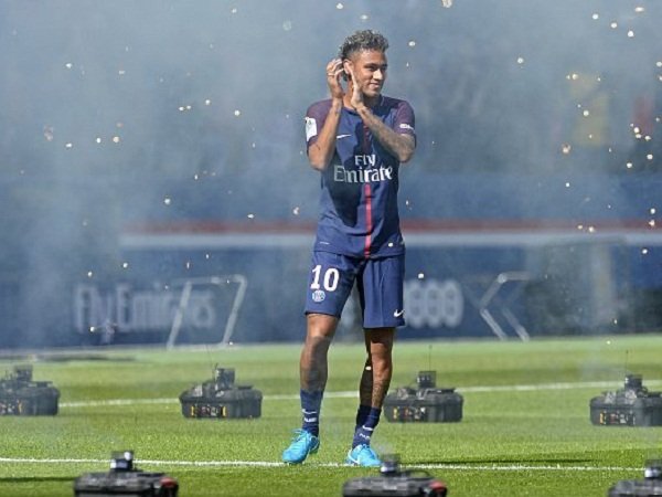 Berita Transfer: Neymar Harus Tinggalkan Barcelona untuk Lepas dari Bayang-Bayang Messi