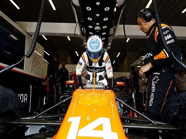 Berita F1: Frustasi dengan Mesinnya, Alonso Tak Lanjutkan Balapan